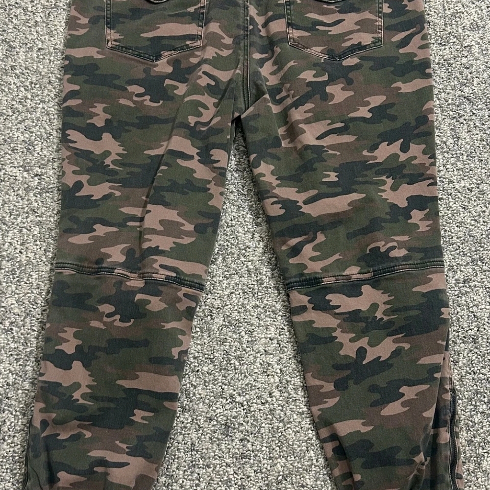 White House Black Market Green and Brown Cropped Camouflage Pants 14 Slim